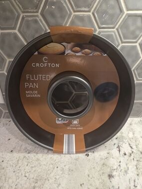 Crofton Nonstick Fluted Savarin Cake Pan NWT